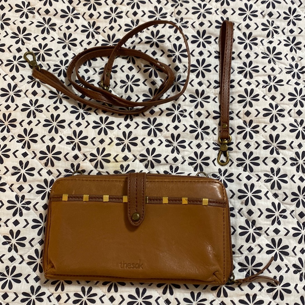 The Sak Iris Tech It Out phone wallet crossbody/wristlet, excellent condition